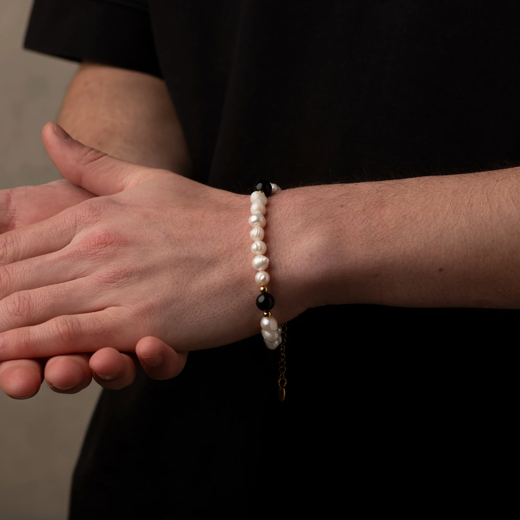 Onyx Stone Pearls Bracelet - Image 3