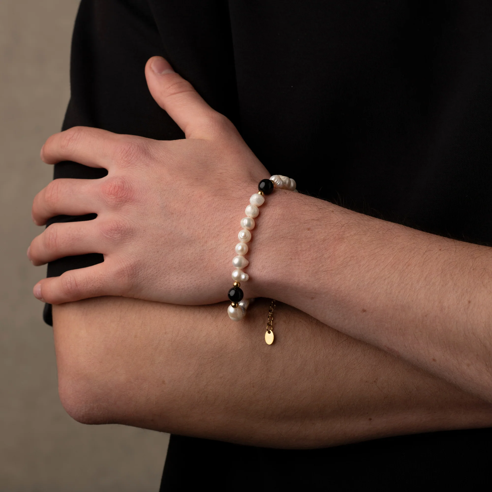 Onyx Stone Pearls Bracelet - Image 4